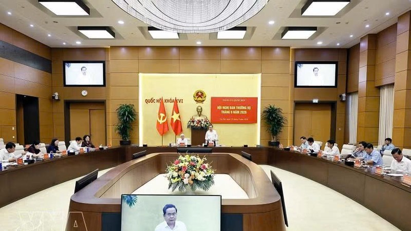 国会主席陈青敏主持国会党委常委会会议。图自越通社