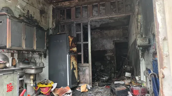屋内多许财产和物品被烧毁受损。图:阮新