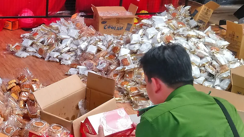 Lực lượng chức năng Cần Thơ phát hiện 3.663 bánh trung thu không bao bì, nhãn mác