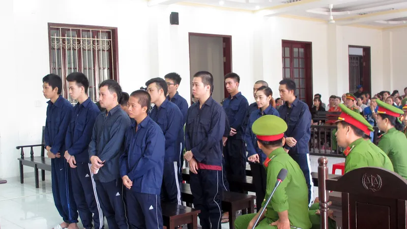 Tuyên án hàng loạt bị cáo chơi ma túy tại quán karaoke 
