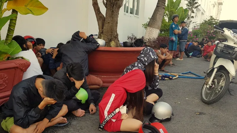 Nhóm thanh niên tụ tập đua xe trái phép bị cơ quan công an mời lên làm việc