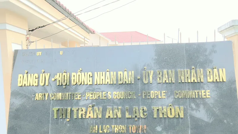 Khai trừ Đảng Bí thư thị trấn đi nước ngoài khi chưa được cho phép