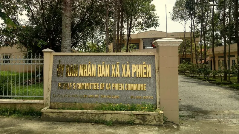 Cách chức bí thư xã quan hệ bất chính với cấp dưới