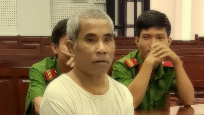 Hiếp dâm bé gái 4 tuổi, “yêu râu xanh” nhận án 16 năm tù