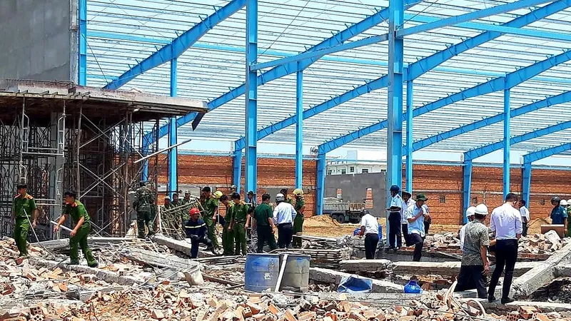 Khởi tố vụ án sập tường nhà xưởng khiến 6 công nhân tử vong