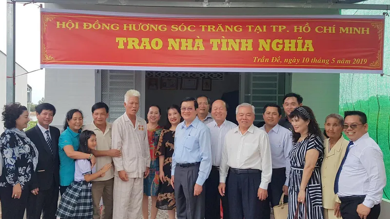Nguyên Chủ tịch nước Trương Tấn Sang trao nhà chính sách tại Sóc Trăng