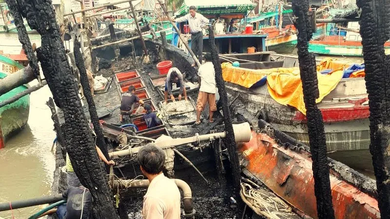 Ba tàu cá của ngư dân Kiên Giang bị cháy rụi