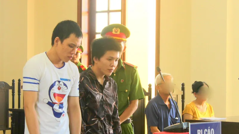 Hai bị cáo tại phiên tòa
