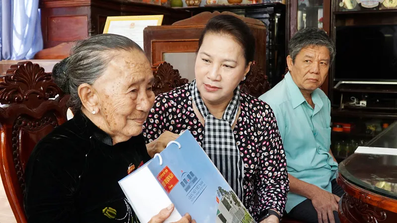Chủ tịch Quốc hội tham dự ngày hội “Đại đoàn kết toàn dân tộc” tại Trà Vinh