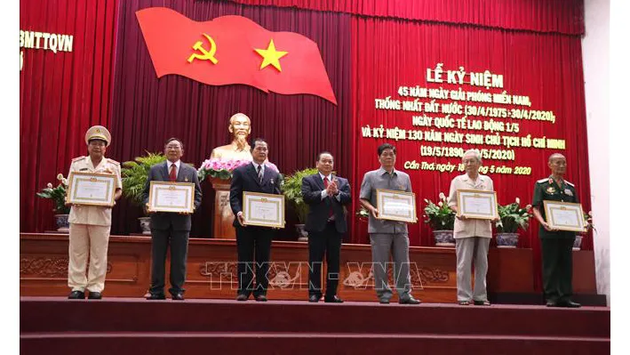 Cần Thơ kỷ niệm 130 năm Ngày sinh Chủ tịch Hồ Chí Minh