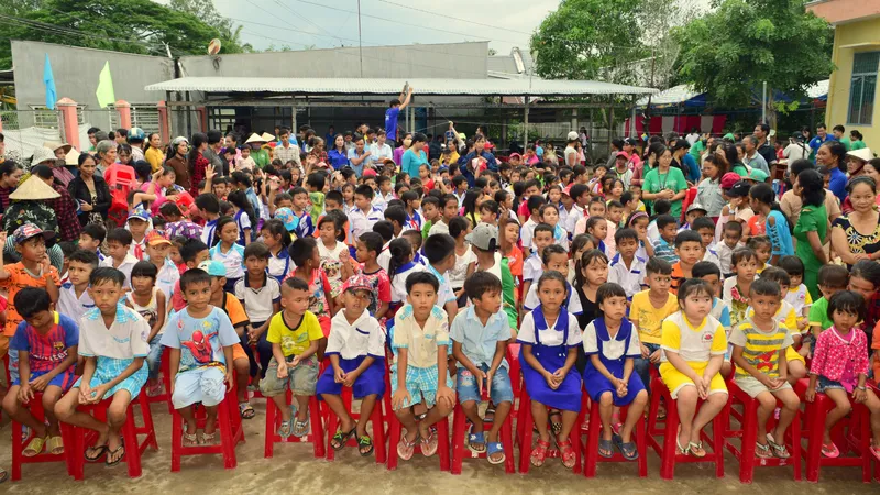 Hỗ trợ sách giáo khoa lớp 1 cho học sinh nghèo