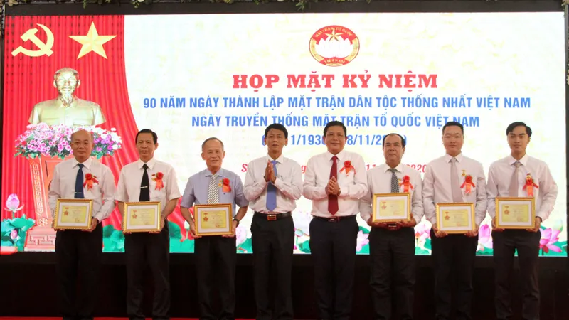 Sóc Trăng: 6 cá nhân nhận Kỷ niệm chương “Vì sự nghiệp đại đoàn kết dân tộc”