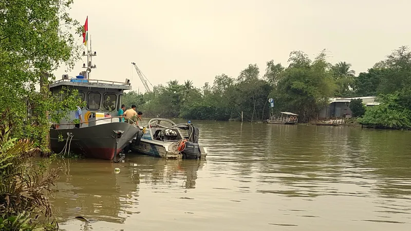 Một CSGT đường thủy mất tích khi tuần tra trên sông Hậu