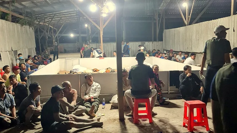 Hiện trường ổ "đỏ đen" quy mô lớn vừa được Công an TP Cần Thơ triệt phá