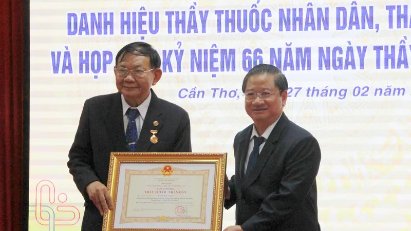 Đại học Y Dược Cần Thơ đón nhận 12 danh hiệu Thầy thuốc Nhân dân và Thầy thuốc Ưu tú