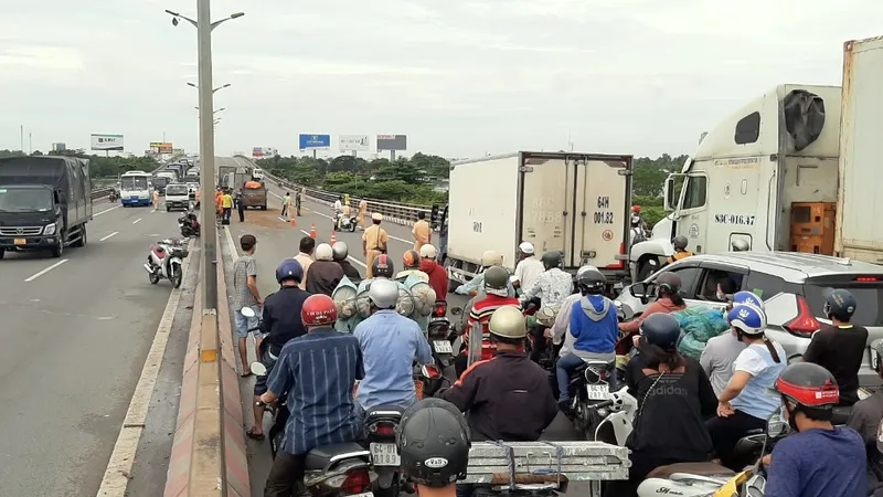 Tai nạn liên hoàn trên cầu Cần Thơ, 1 người tử vong