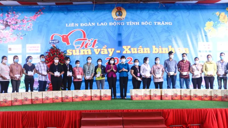 Phó Chủ tịch nước Võ Thị Ánh Xuân chúc tết công nhân lao động tại Sóc Trăng