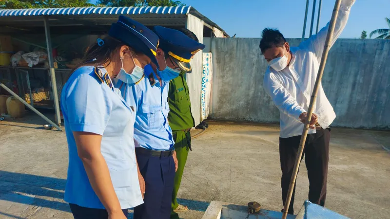 Sóc Trăng phạt nhiều cửa hàng xăng dầu không bán hàng