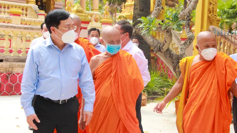 Phó Thủ tướng Thường trực Phạm Bình Minh chúc Tết Chôl Chnăm Thmây tại Sóc Trăng