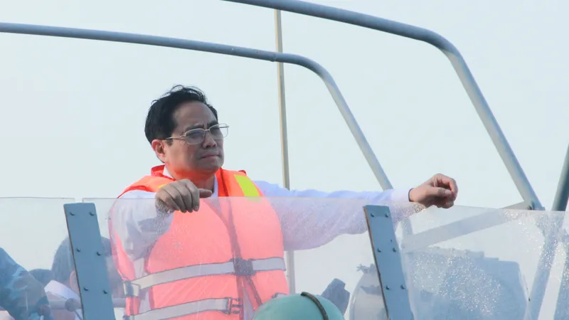 Thủ tướng Phạm Minh Chính khảo sát cảng biển Trần Đề ở Sóc Trăng 