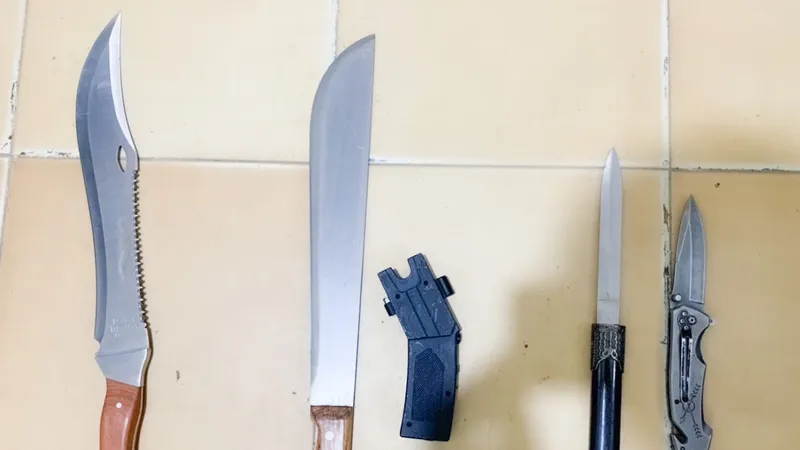 Mâu thuẫn tình cảm, 2 nhóm thanh niên hỗn chiến