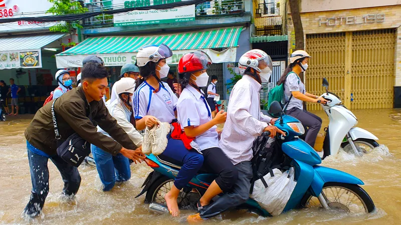 Nhiều địa phương cho học sinh nghỉ học do mưa lớn, ngập cục bộ