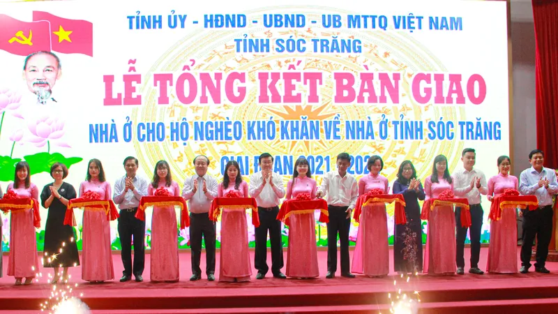 Sóc Trăng bàn giao 3.496 căn nhà cho hộ nghèo, khó khăn 