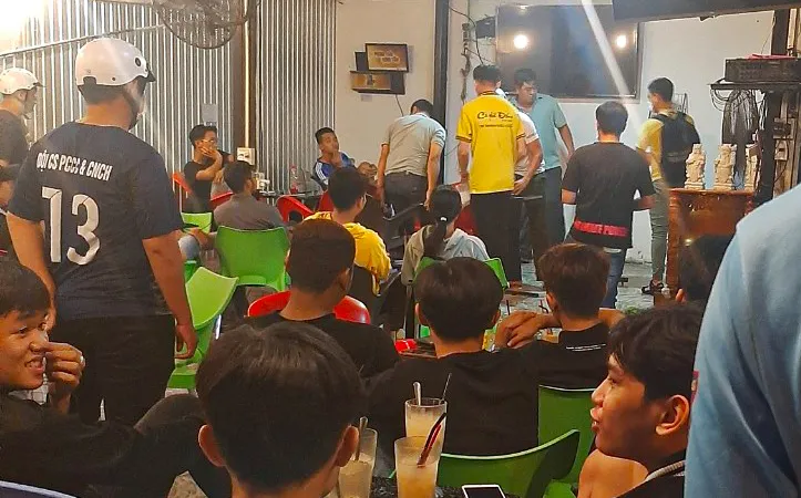 Triệt phá ổ cá độ World Cup trong quán cà phê 