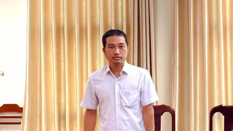 Bắt một đăng kiểm viên nhận hối lộ hơn 1 tỷ đồng