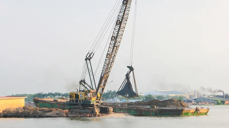 Sóc Trăng đưa vào khai thác 7 mỏ cát, trữ lượng 17 triệu m³