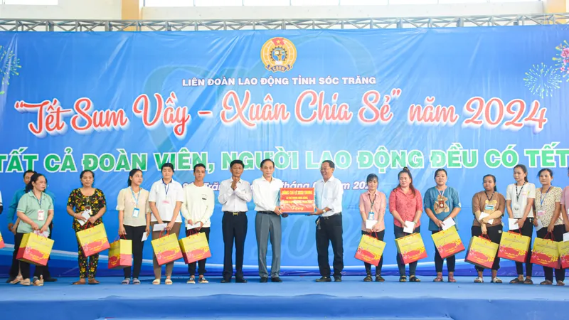 Sóc Trăng: Hơn 6.300 phần quà tết cho công nhân khó khăn