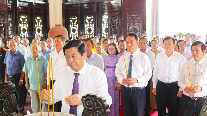 Dâng hương kỷ niệm 36 năm ngày mất Chủ tịch Hội đồng Bộ trưởng Phạm Hùng