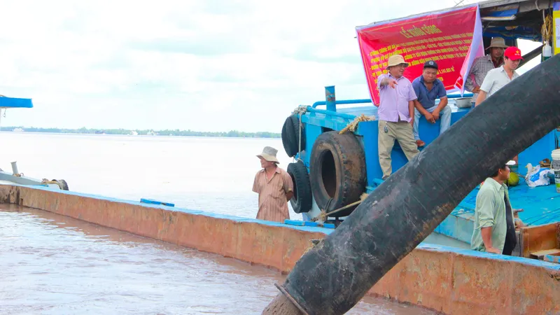Sóc Trăng khởi công khai thác mỏ cát sông hơn 1,14 triệu m³