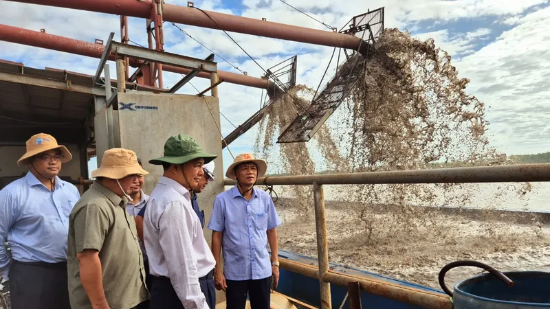 Lãnh đạo tỉnh Sóc Trăng yêu cầu nhà thầu thi công cao tốc khai thác cát đúng quy định