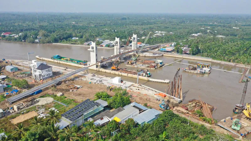 Vận hành cống ngăn mặn bờ Nam sông Hậu trong tháng 3