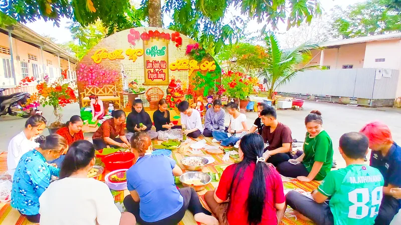Tết xa nhà ấm áp của sinh viên Trường Đại học Cửu Long 