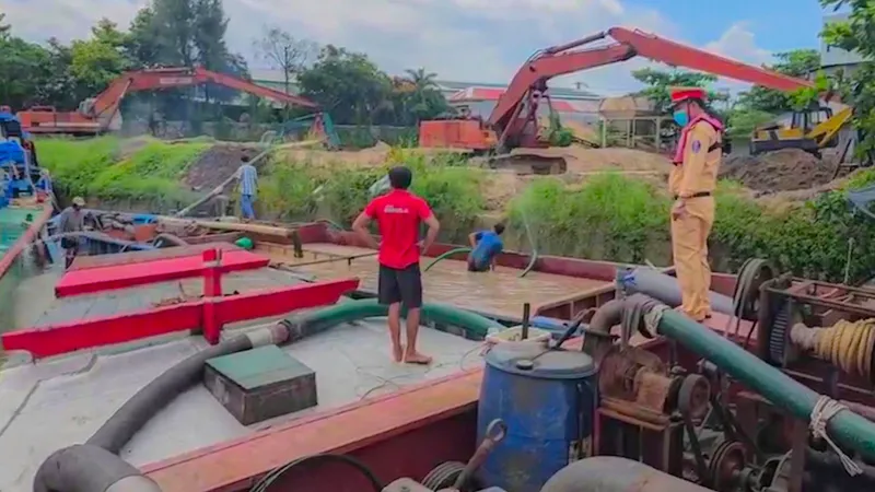 Vĩnh Long: Liên tiếp phát hiện phương tiện vận chuyển cát sông không hóa đơn chứng từ