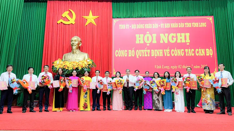 Công bố lãnh đạo các sở, ban, ngành tỉnh Vĩnh Long