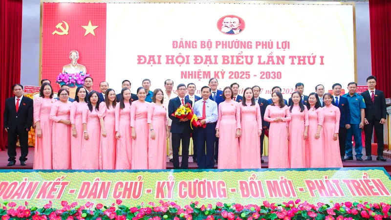 Chủ tịch UBND TP Cần Thơ: Lấy sự hài lòng của người dân làm tiêu chí đánh giá kết quả công việc của cán bộ 