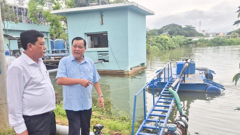 Lãnh đạo phường Sóc Trăng kiểm tra trực tiếp tại Công ty CP Cấp nước Sóc Trăng