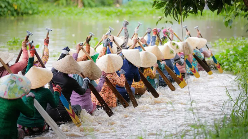 Các “tay bơi nữ” sôi nổi tập luyện cho mùa giải đua ghe Ngo 2025