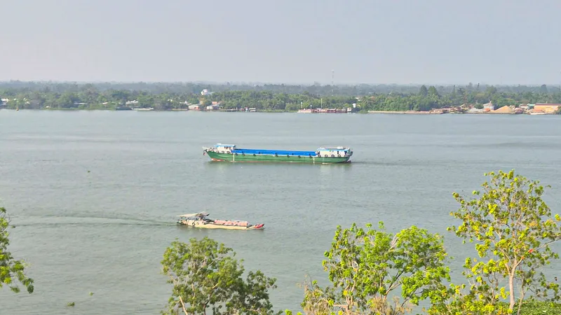 Nhiều khó khăn, thách thức trong xây dựng trung tâm logistics vùng ĐBSCL