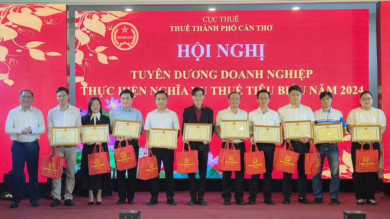 Cần Thơ: Tuyên dương 220 doanh nghiệp nộp thuế tiêu biểu