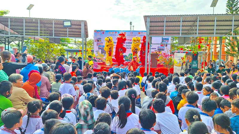 Phường Hạnh Thông (TPHCM) mang “Xuân Đoàn Kết – Tết Nghĩa Tình” đến Cần Thơ