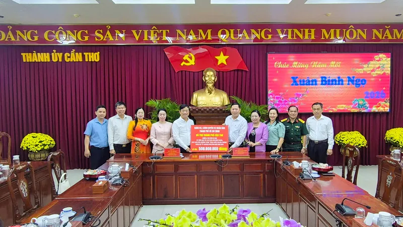 TPHCM hỗ trợ 500 triệu đồng thực hiện an sinh xã hội tại Cần Thơ