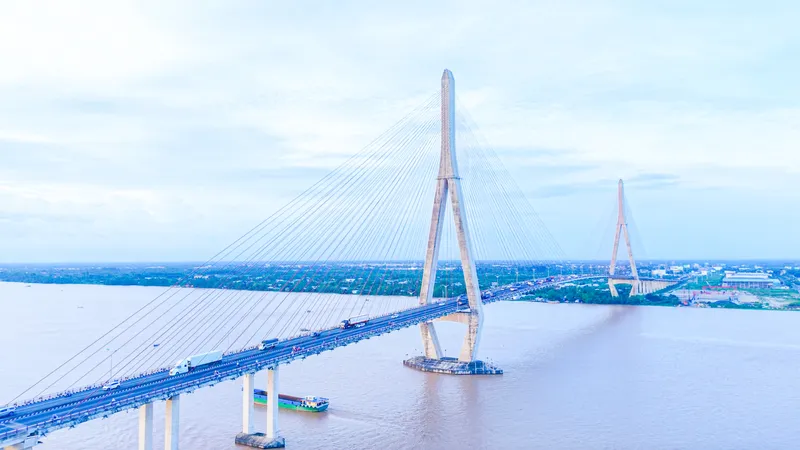 Nguy cơ quá tải trên cầu Cần Thơ