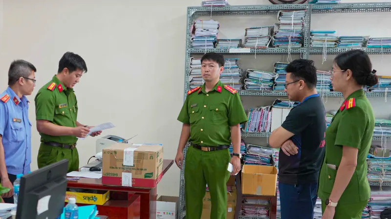 Bắt quả tang cán bộ thuế nhận tiền của doanh nghiệp