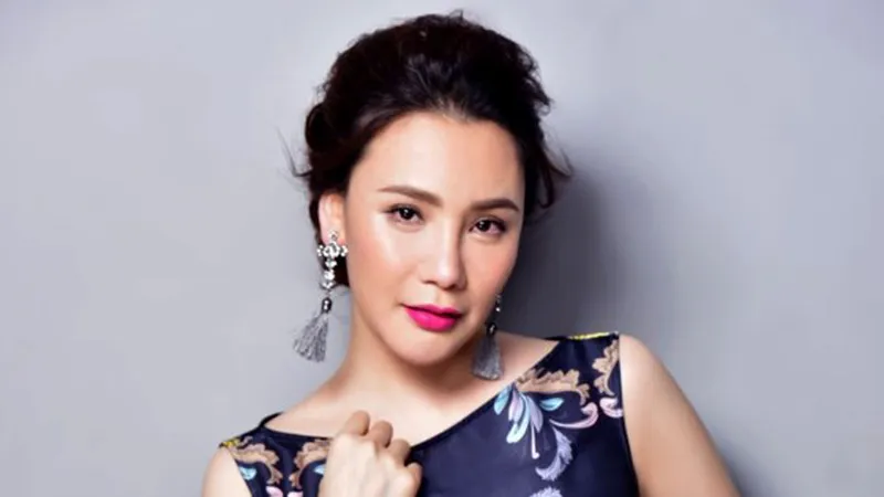 Ca sĩ Hồ Quỳnh Hương dẫn chuyện tại "Thay lời muốn nói"