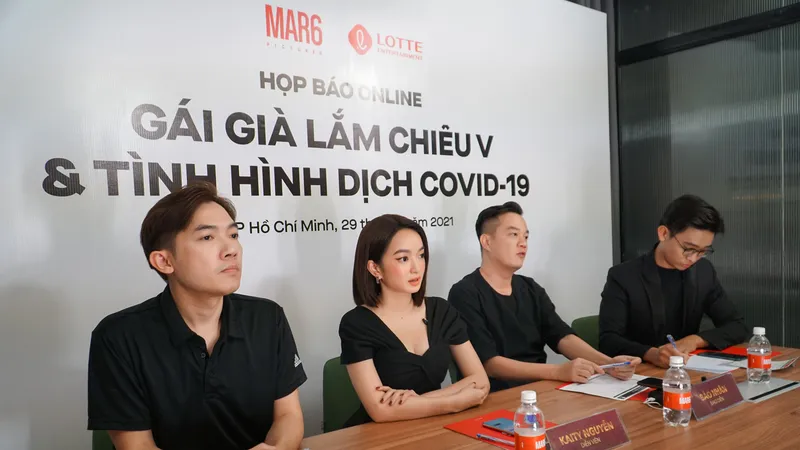 Phim tết ''Gái già lắm chiêu V'' mong muốn không dời lịch chiếu