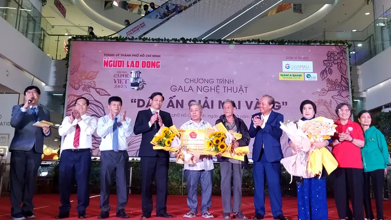NSND Lệ Thủy ủng hộ 100 triệu đồng xây nhà cho người nghèo 